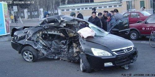 国产汽车撞护栏视频大全,撞护栏视频大盘点